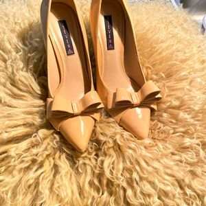 Ladies pumps